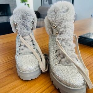 Jessica Simpson Norina grey rhinestone and fur boots! Size 8